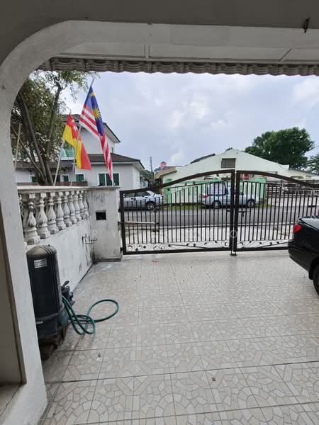 1-storey Terraced House for Sale in Taman Sri Serdang (Seri Kembangan) - Bryan Cho - Exterior - PropertyGuru.com.my