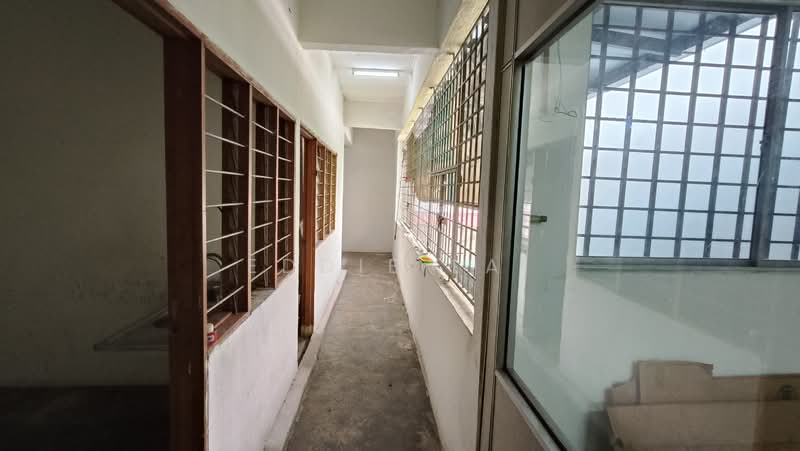 Shop / Office for Rent in Taman Skudai Baru (Skudai) - Eddie Lai - Corridor - PropertyGuru.com.my