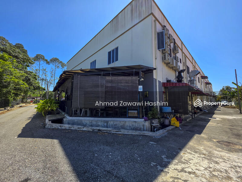 Corner 2 storey Shop Lot,Freehold, Open Tittle, Extra Land, Open Space Parking-Slim River,Perak untuk Untuk Dijual - RM 750,000, Mac 2026 - PropertyGuru.com.my