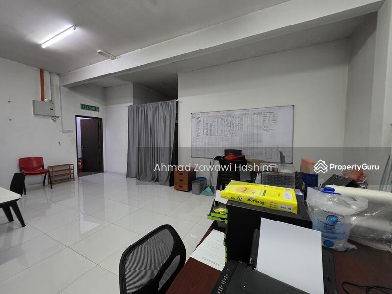 Corner 2 storey Shop Lot,Freehold, Open Tittle, Extra Land, Open Space Parking-Slim River,Perak untuk Untuk Dijual - RM 750,000, Mac 2026 - PropertyGuru.com.my