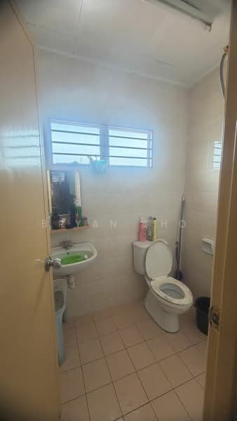 Rumah Teres 2 Tingkat untuk Dijual di Taman Kajang Perdana (Kajang) - Bryan Cho - Bathroom - PropertyGuru.com.my
