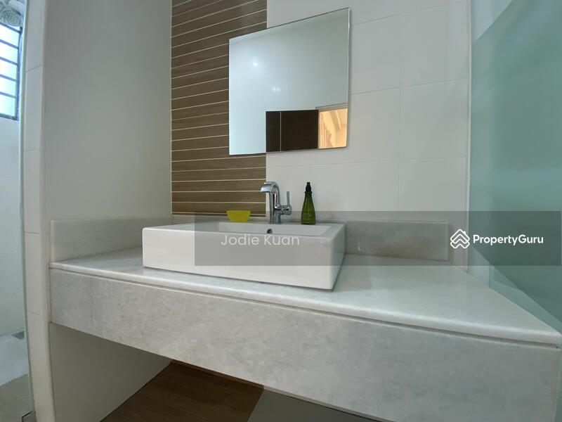 Ensuite Master Bathroom 