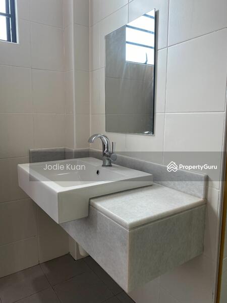Ensuite Bathroom 2 