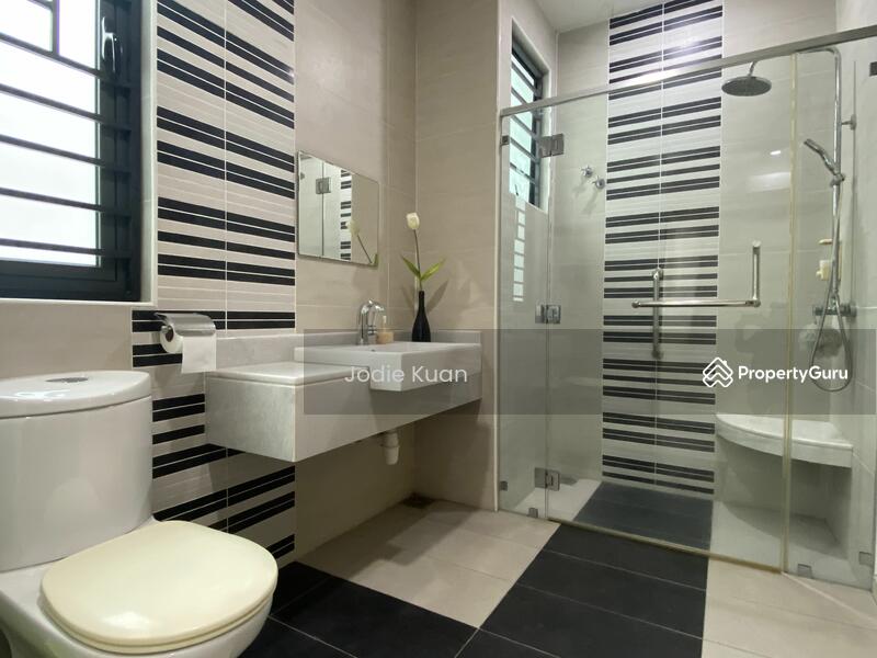 Bedroom 4 with Ensuite Bathroom 
