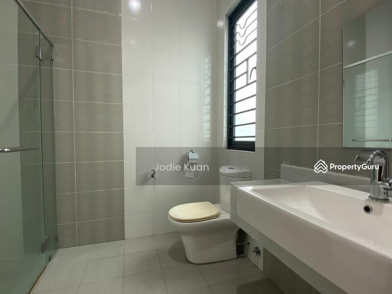 Bedroom 3 with Ensuite Bathroom 