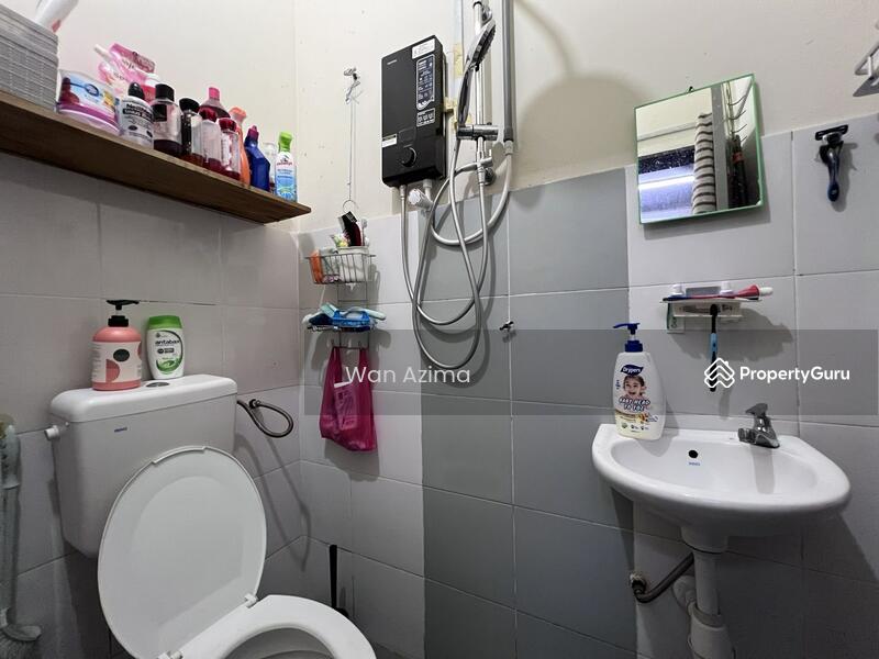 Terraced House for Sale in Kampung Batu 9 Kebun Baru (Telok Panglima Garang) - Wan Azima - PropertyGuru.com.my