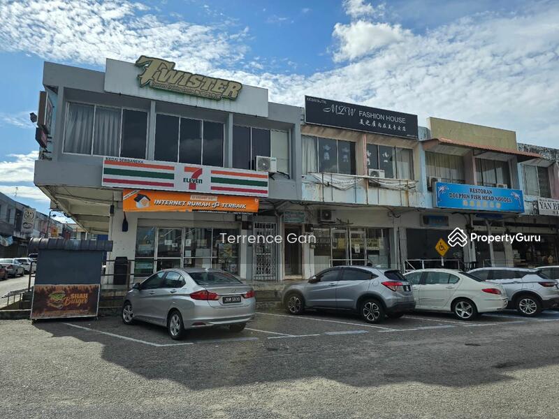 NEAR 7 ELEVEN 