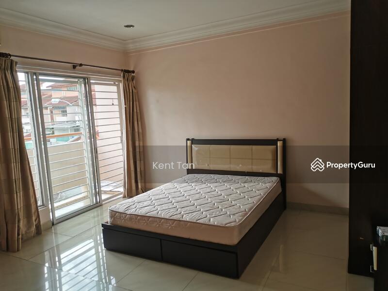 Townhouse for Rent in Jalan Ipoh (Kuala Lumpur) - Kent Tan - Master bedroom - PropertyGuru.com.my