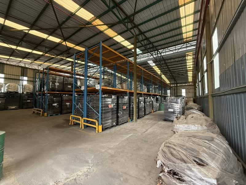 For Rent - Warehouse with racking system for rent