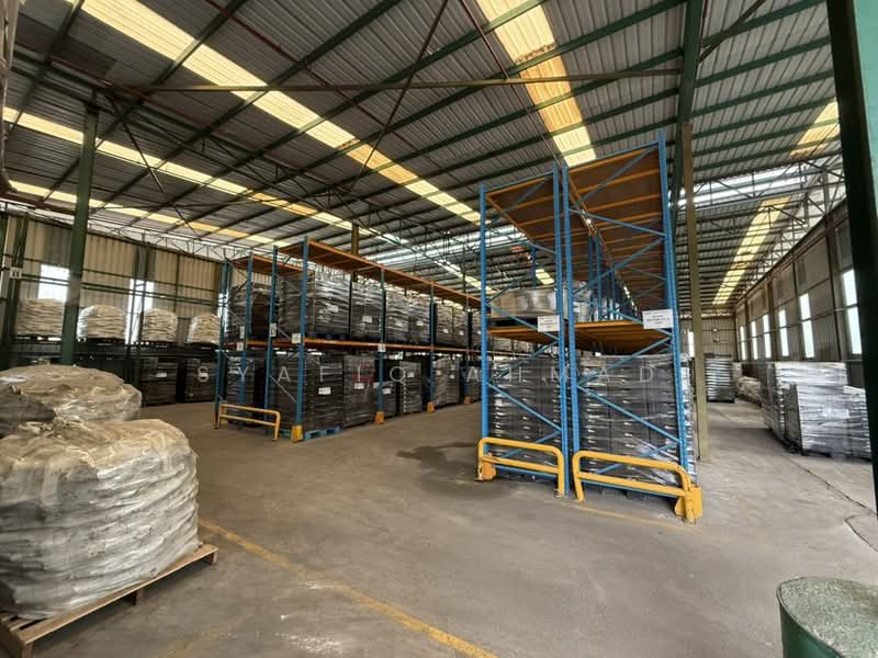 For Rent - Warehouse with racking system for rent