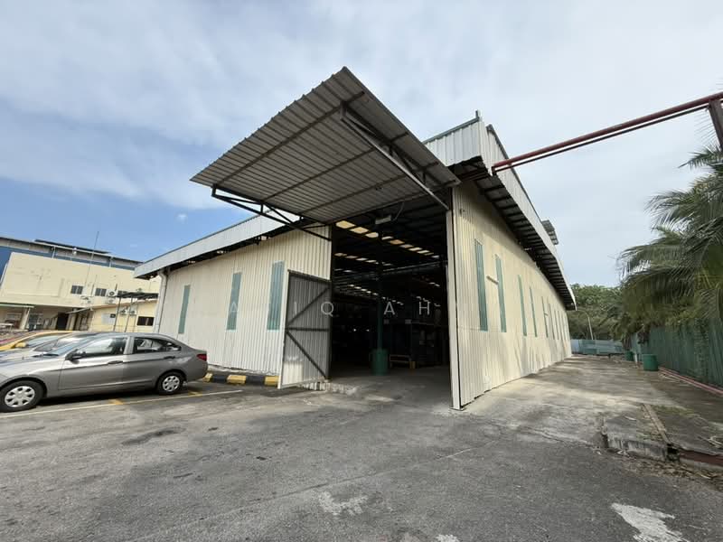 For Rent - Warehouse with racking system for rent