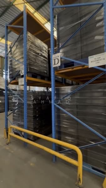 For Rent - Warehouse with racking system for rent