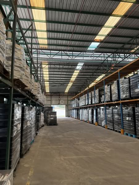 For Rent - Warehouse with racking system for rent