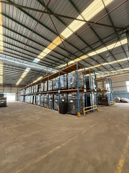 For Rent - Warehouse with racking system for rent