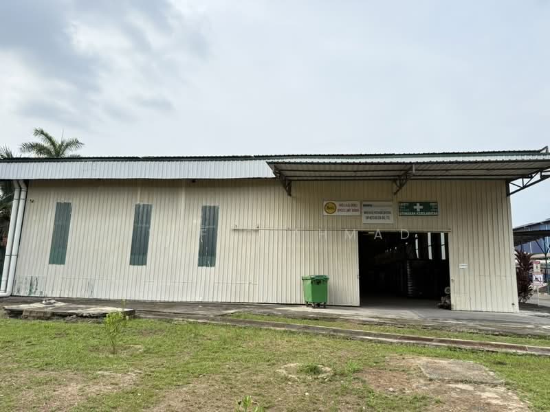 For Rent - Warehouse with racking system for rent