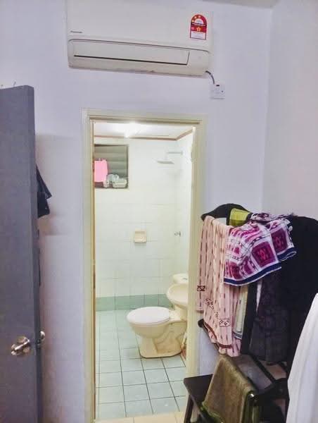 Kondominium untuk Disewa di Bayu Tasik 2 - Erin Yusof - Bathroom - PropertyGuru.com.my
