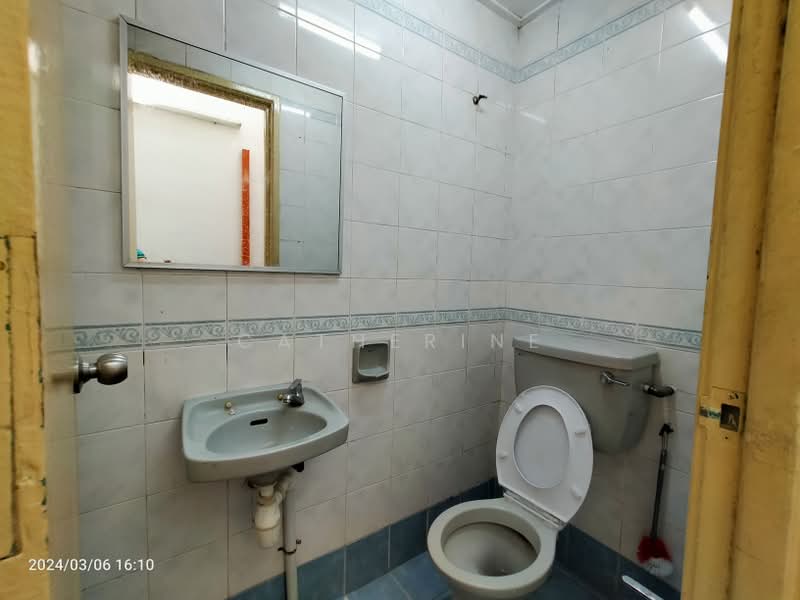 Shop for Sale in Usj 21 (Subang Jaya) - Catherine Tan - Bathroom - PropertyGuru.com.my