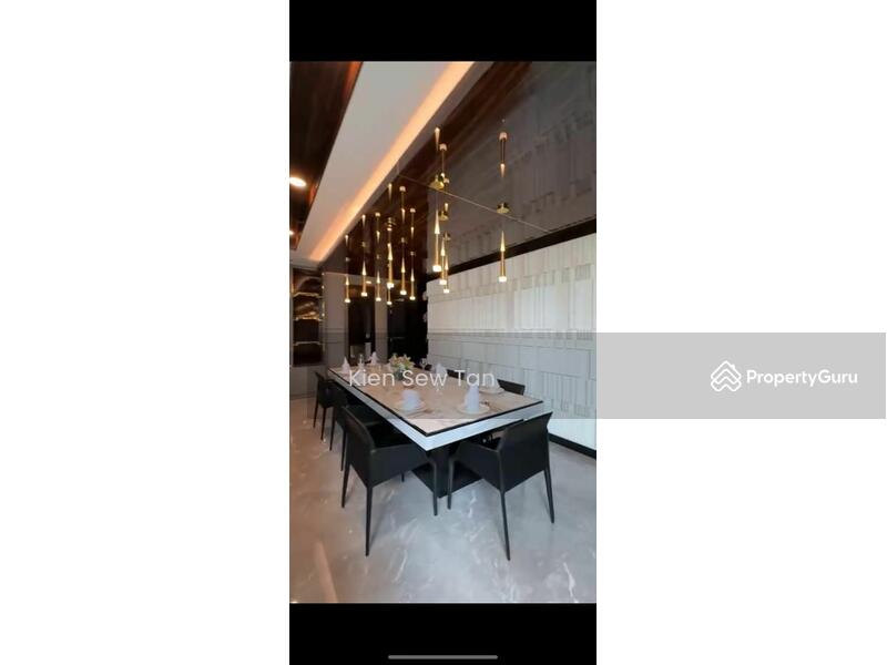 Untuk Dijual - The Oval