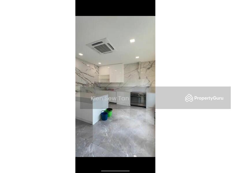 Untuk Dijual - The Oval