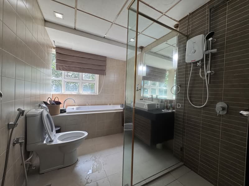 Kondominium untuk Disewa di Mont Kiara Meridin - Wan Mujahid - Master Bathroom - PropertyGuru.com.my