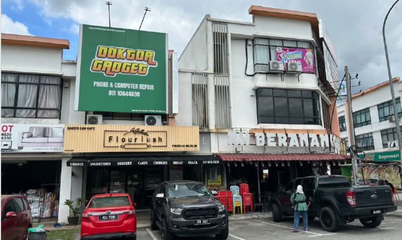 Kedai / Pejabat untuk Dijual di Bandar Tasik Kesuma (Beranang) - Sam Liew - Exterior - PropertyGuru.com.my