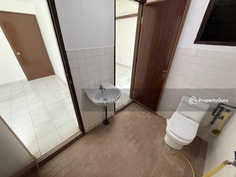 Shop / Office for Rent in Taman Desa (Kuala Lumpur) - Nelly Khong - Bathroom - PropertyGuru.com.my