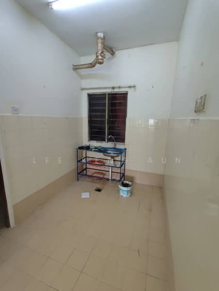 Flat for Rent at Taman Pendamar Indah 2 - Lee Keng Aun - Kitchen - PropertyGuru.com.my