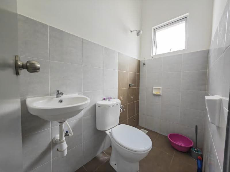 Rumah Teres untuk Dijual di Sungai Choh (Serendah) - Nicky Lai - Bathroom - PropertyGuru.com.my