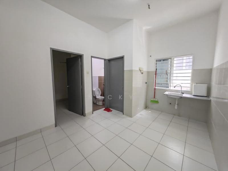 Rumah Teres untuk Dijual di Sungai Choh (Serendah) - Nicky Lai - Bathroom - PropertyGuru.com.my