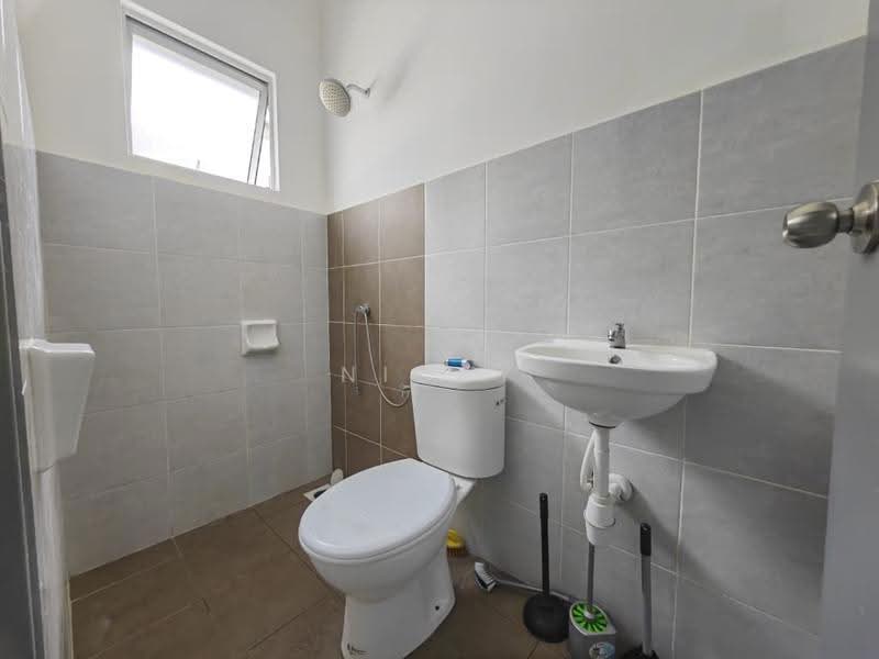Rumah Teres untuk Dijual di Sungai Choh (Serendah) - Nicky Lai - Bathroom - PropertyGuru.com.my