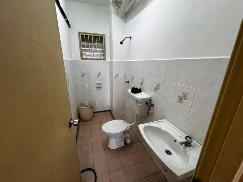 Apartment for Sale at Sri Penaga - Ken Lai - Bathroom - PropertyGuru.com.my