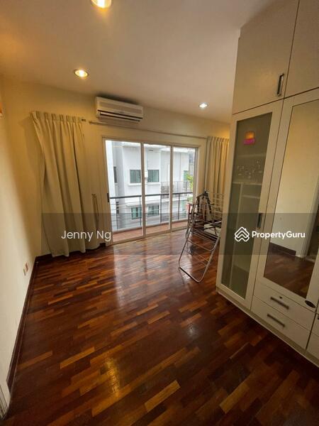 Untuk Disewa - Megan Ambassy