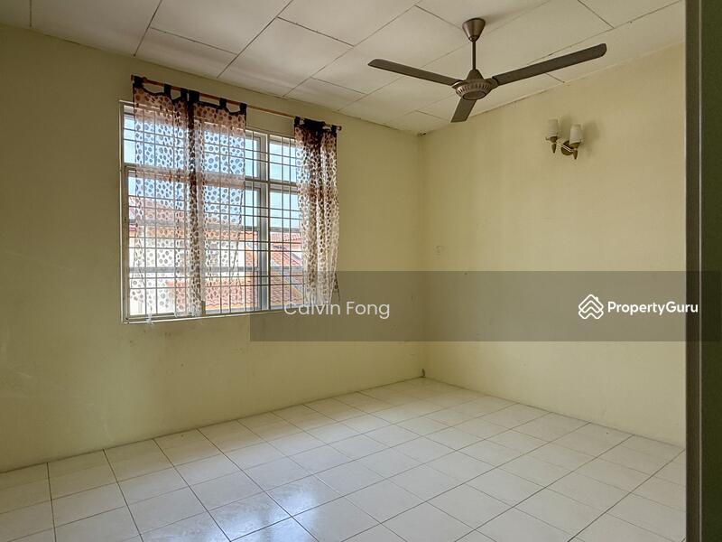 2nd floor bedroom 