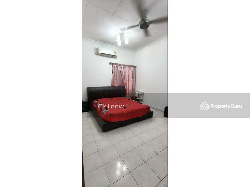 Untuk Disewa - 1.5 storey house for rent at mutiara rini