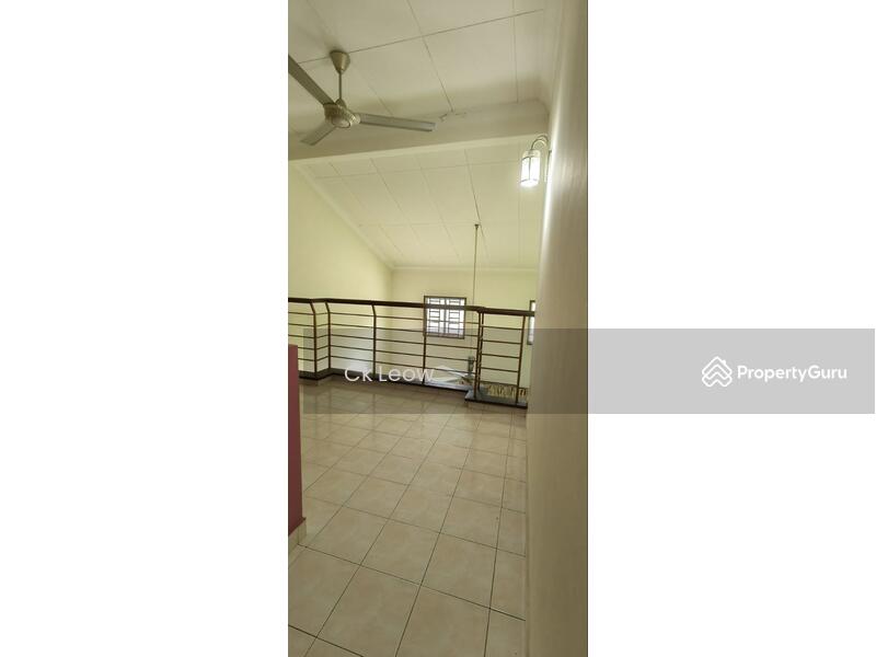 Untuk Disewa - 1.5 storey house for rent at mutiara rini