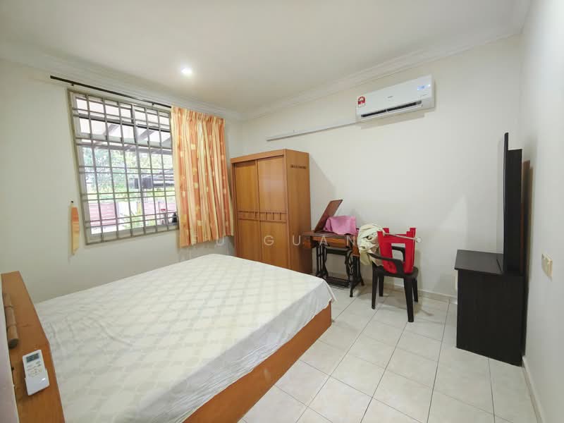 Rumah Teres 1 Tingkat untuk Dijual di Tmn Perindustrian Pekan Nenas 1 (Pekan Nanas) - Fu Guan - Bedroom - PropertyGuru.com.my