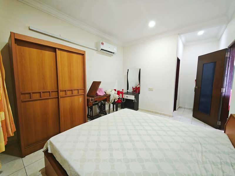 Rumah Teres 1 Tingkat untuk Dijual di Tmn Perindustrian Pekan Nenas 1 (Pekan Nanas) - Fu Guan - Bedroom - PropertyGuru.com.my