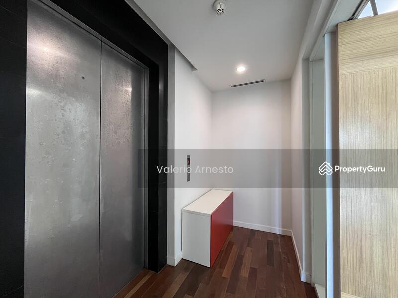 Private Lift to Main Entrance