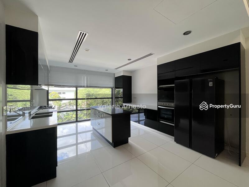 Dry Kitchen
