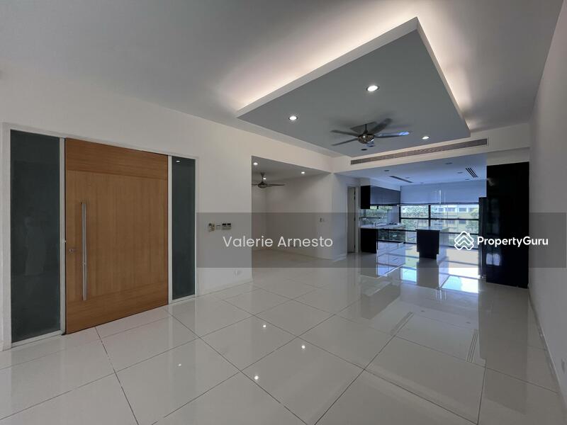 Main Entrance to Living Hall
