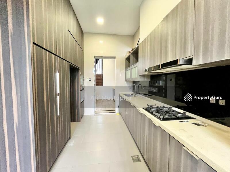 For Sale - Lakefront Villa Cyberjaya