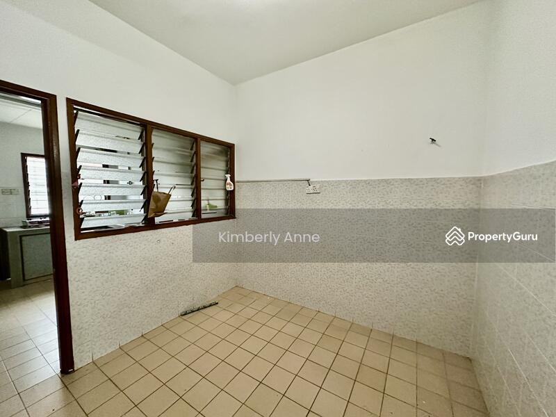 Dry Kitchen 