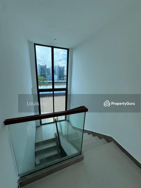Cluster House for Sale in Forest City (Gelang Patah) - Louis Ng - Stairs - PropertyGuru.com.my