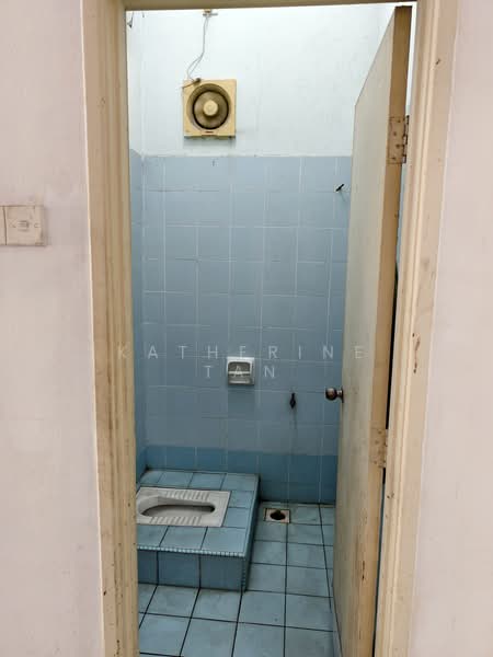 Shop for Rent in Putra Heights (Subang Jaya) - Katherine Tan - Bathroom - PropertyGuru.com.my