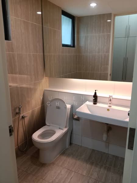 Kondominium untuk Disewa di A'Marine Condominium - Yu Heng Chong - Bathroom - PropertyGuru.com.my