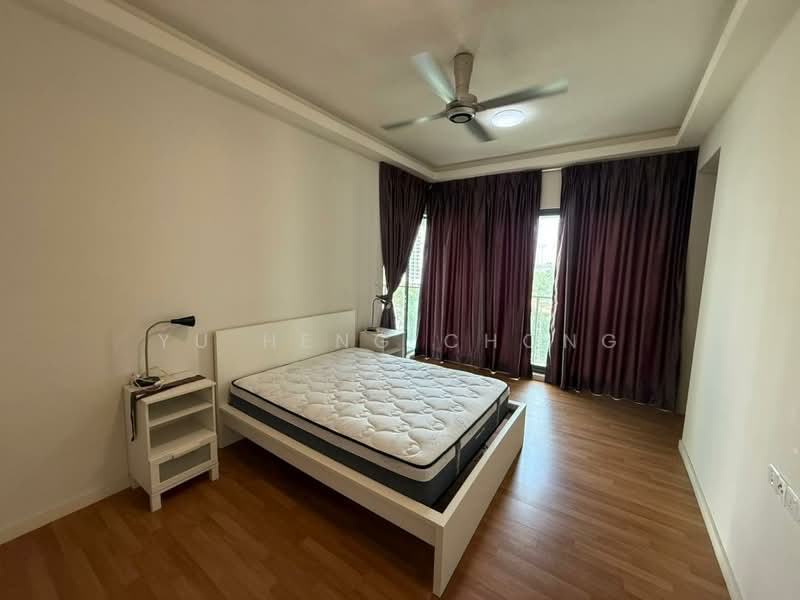Kondominium untuk Disewa di A'Marine Condominium - Yu Heng Chong - Master Bedroom - PropertyGuru.com.my
