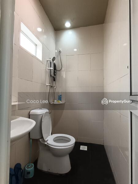 Ground floor room's toilet 
