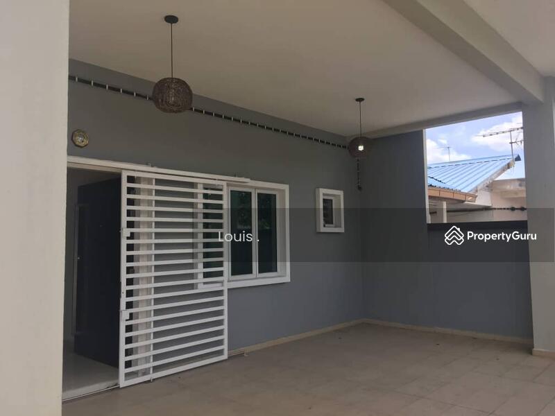 2-storey Terraced House for Sale in Bandar Kinrara (Selangor) - Louis . - Entrance - PropertyGuru.com.my