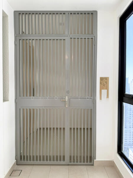 Foyer with Grill Door