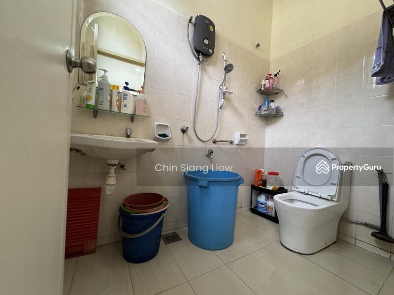 Rumah Teres 2 Tingkat untuk Dijual di Taman Cheng Perdana 1 (Cheng) - Chin Siang Liow - Bathroom - PropertyGuru.com.my